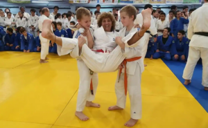 Carmen Solana de Bilbao devient la première Basque à atteindre le 8ème Dan en judoLe Comité olympique espagnol a récompensé la carrière de cette femme, dix fois championne d'Espagne et qui, comme elle le dit, est "plus longtemps en kimono qu'en tenue de ville".